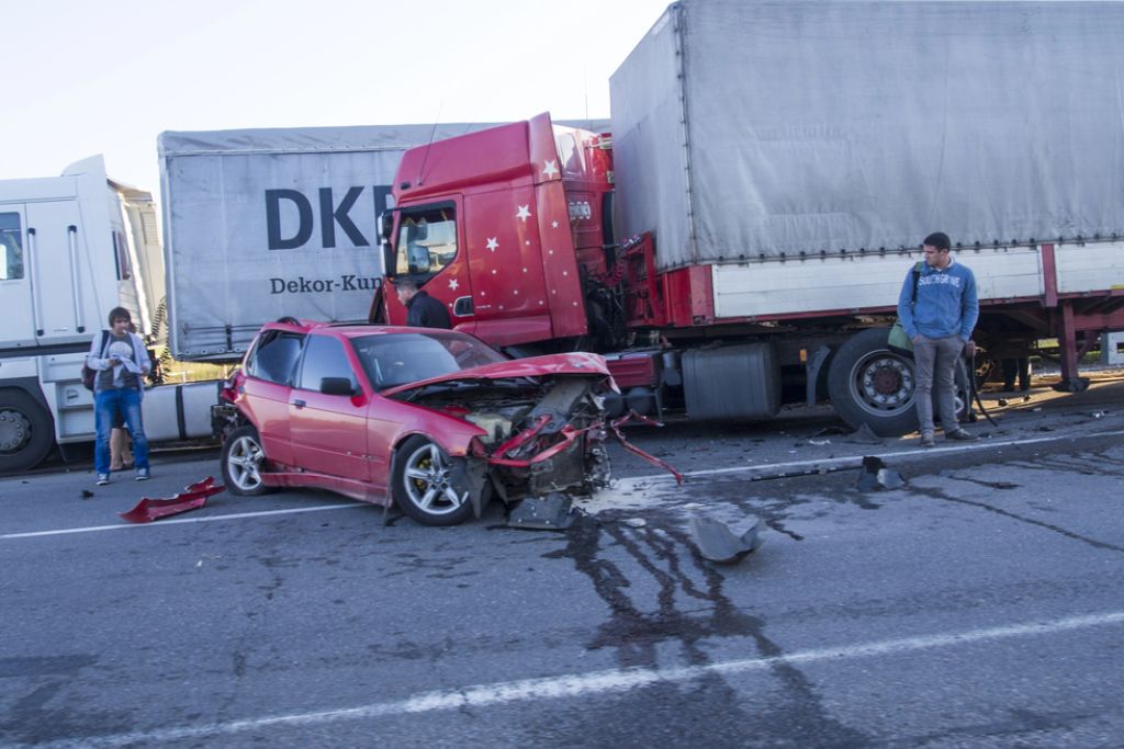 A serious accident between two trucks