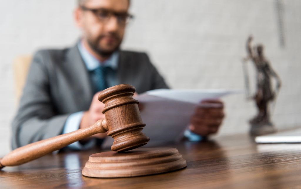 The lawyer speaks to the judge The lawyer speaks to the judge